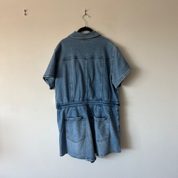 Good American Fit For Success Zip Front Short Sleeve Short Jumpsuit size 6 - 3XL - Picture 9 of 9